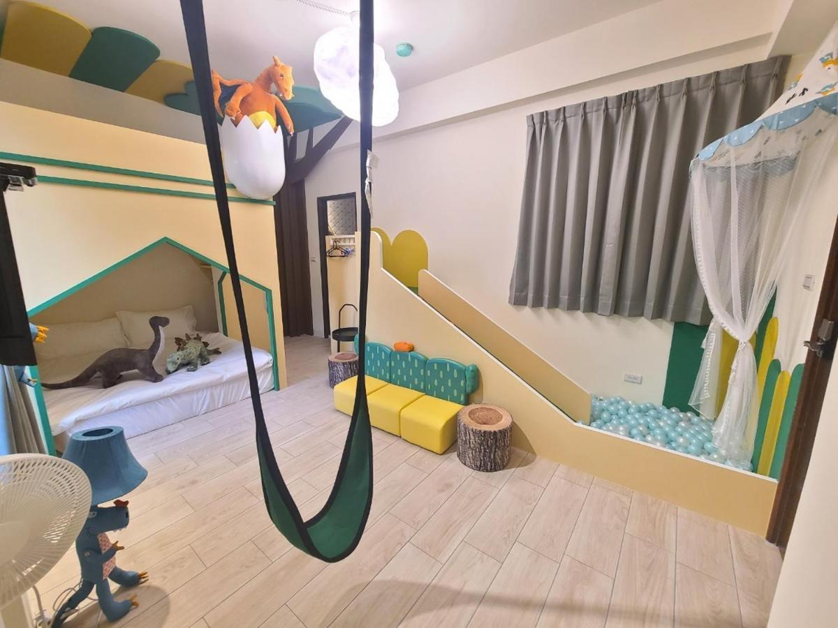 Sunlight Forest Homestay Тайнань Экстерьер фото